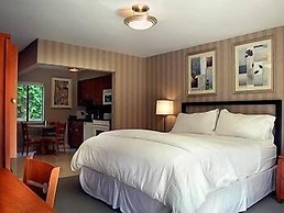 7 Springs Inn & Suites