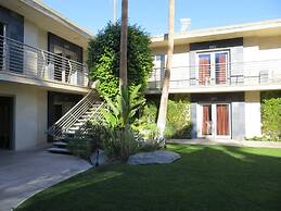 7 Springs Inn & Suites