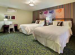 7 Springs Inn & Suites