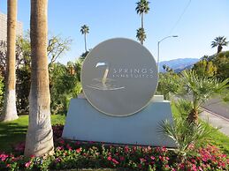 7 Springs Inn & Suites