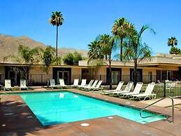 7 Springs Inn & Suites