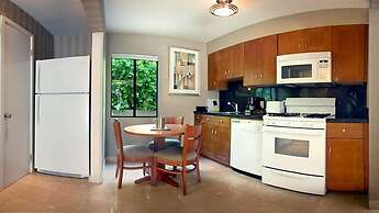 7 Springs Inn & Suites