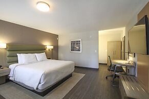 GreenTree Pasadena Inn