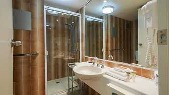 The Summit Apartments