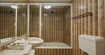 The Summit Apartments