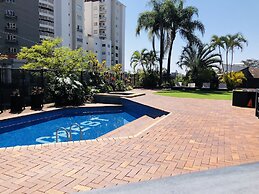 Central Hillcrest Apartment Hotel