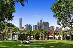 Central Hillcrest Apartment Hotel