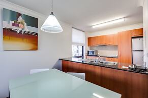 Central Hillcrest Apartment Hotel