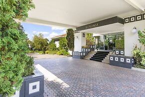 Ramada by Wyndham Diplomat Canberra