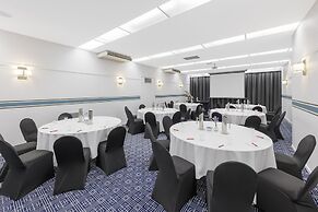 Ramada by Wyndham Diplomat Canberra