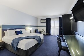 Ramada by Wyndham Diplomat Canberra
