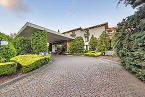 Ramada by Wyndham Diplomat Canberra