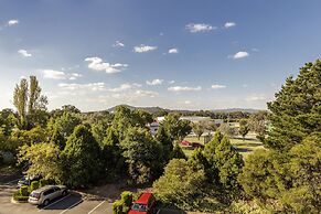 Ramada by Wyndham Diplomat Canberra