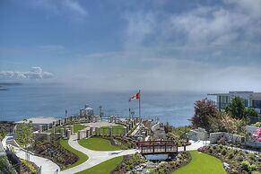 Oak Bay Beach Hotel