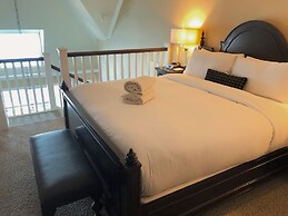 Oak Bay Beach Hotel