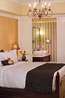 Oak Bay Beach Hotel