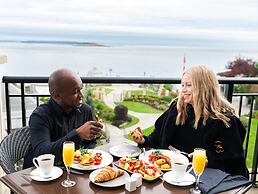 Oak Bay Beach Hotel