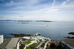 Oak Bay Beach Hotel