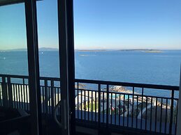 Oak Bay Beach Hotel