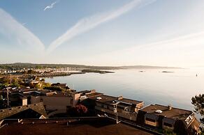 Oak Bay Beach Hotel