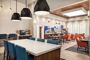 Holiday Inn Express and Suites Indianapolis W- Airport Area by IHG