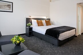 Bay Plaza Hotel