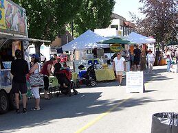 Okanagan Lakefront Resort