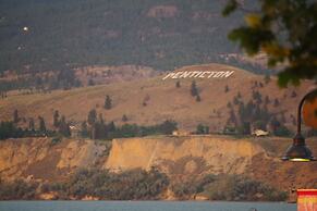Okanagan Lakefront Resort