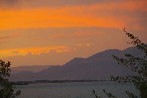 Okanagan Lakefront Resort