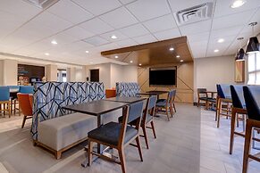 Holiday Inn Express & Suites Central Omaha by IHG