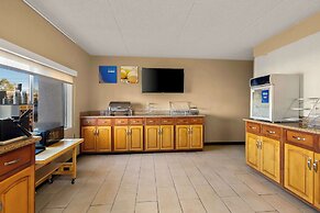 Comfort Inn & Suites near Kino Sports Complex