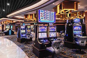 The STRAT Hotel, Casino & Tower