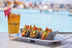 The STRAT Hotel, Casino & Tower