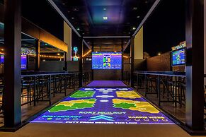 The STRAT Hotel, Casino & Tower