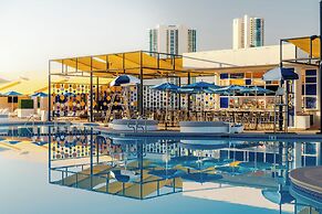 The STRAT Hotel, Casino & Tower