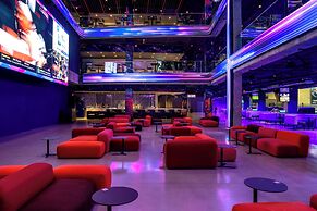 The STRAT Hotel, Casino & Tower