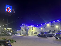 Motel 6 Tulsa, OK - Airport