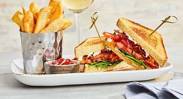 Courtyard by Marriott Charlotte Airport North