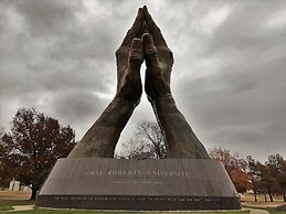 Days Inn by Wyndham Southern Hills/ORU