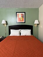 Days Inn by Wyndham Southern Hills/ORU