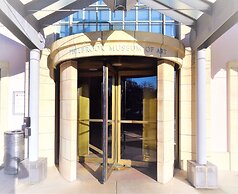 Days Inn by Wyndham Southern Hills/ORU