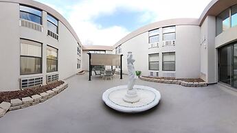 Days Inn by Wyndham Southern Hills/ORU