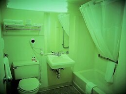 Days Inn by Wyndham Southern Hills/ORU