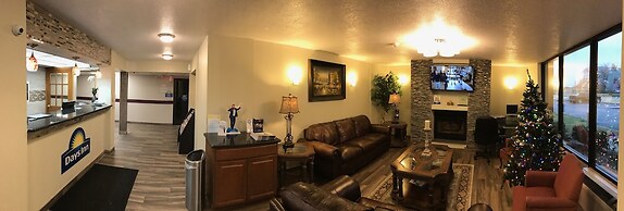 Days Inn by Wyndham Southern Hills/ORU