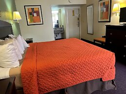 Days Inn by Wyndham Southern Hills/ORU