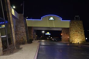 Days Inn by Wyndham Southern Hills/ORU