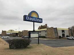 Days Inn by Wyndham Southern Hills/ORU