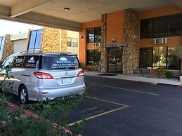 Days Inn by Wyndham Southern Hills/ORU