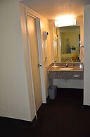 Days Inn by Wyndham Southern Hills/ORU