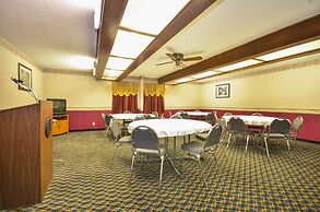 Days Inn by Wyndham Southern Hills/ORU